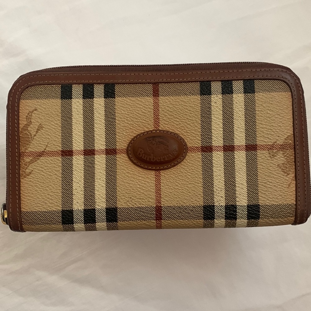 Buberry's Long Zippy Wallet